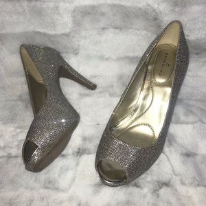 NWOB Bandolino Silver Heels